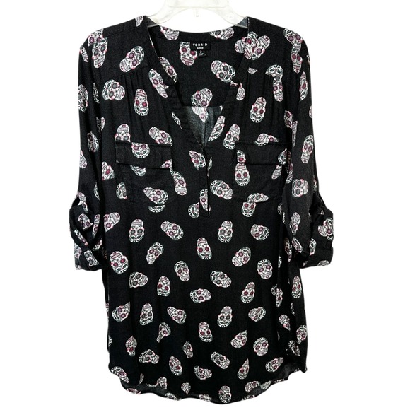torrid Tops - Torrid Plus Size 2X Top Harper Black Sugar Skull Roll Tab Sleeve Goth Edgy 1820